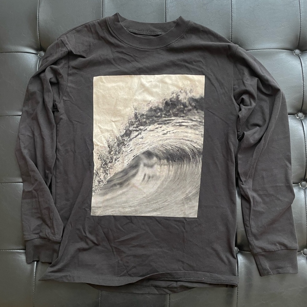 Wave Graphic Long Sleeve Shirt